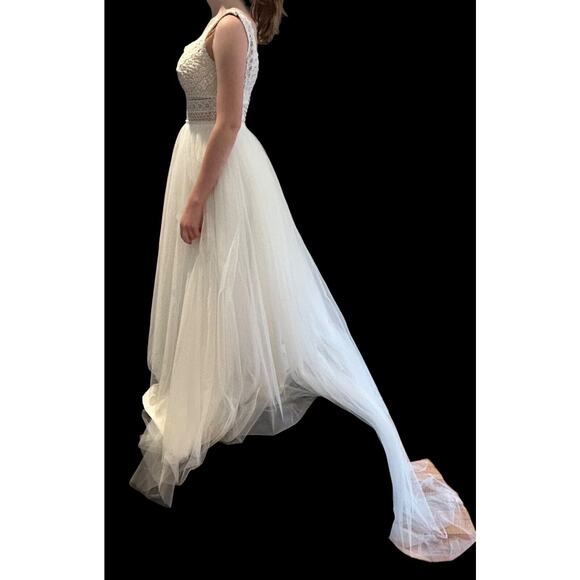 Sorayan size XS Wedding Dress - Picture 11 of 12